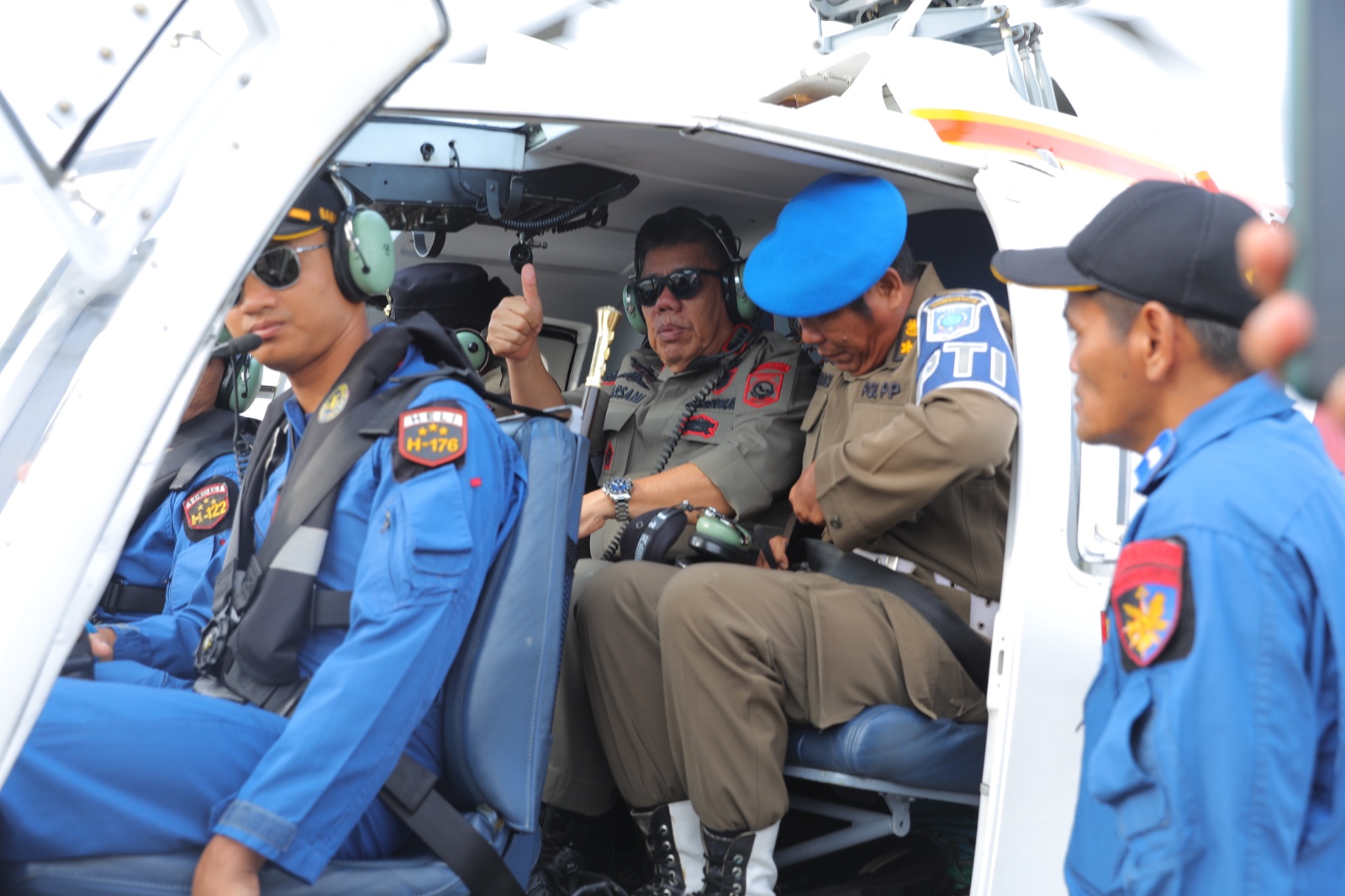 Gubernur Hidayat Jalani Agenda Lapangan Gunakan Helikopter, Jumpai Masyarakat Kepulauan