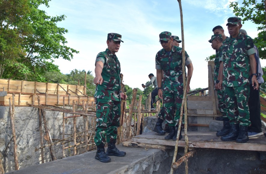 Pangdam II/Sriwijaya Pastikan Jembatan Kampung Dul Dibangun Berkualitas