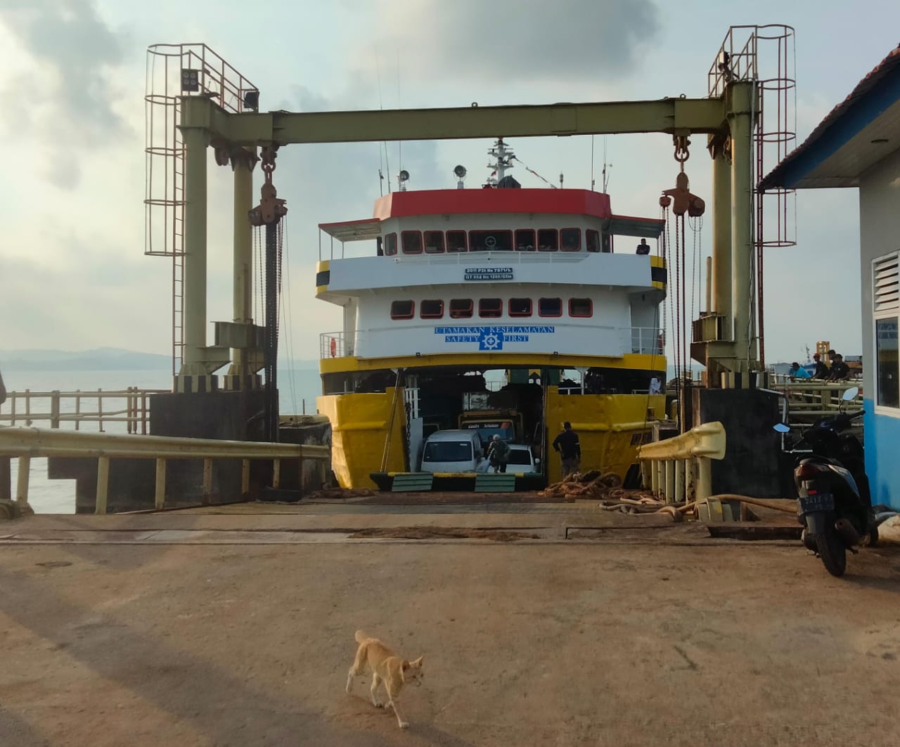 Kapal Menumbing Raya Terlambat Tiba di Sadai, Kata Penumpang Ada Pemeriksaan Truk