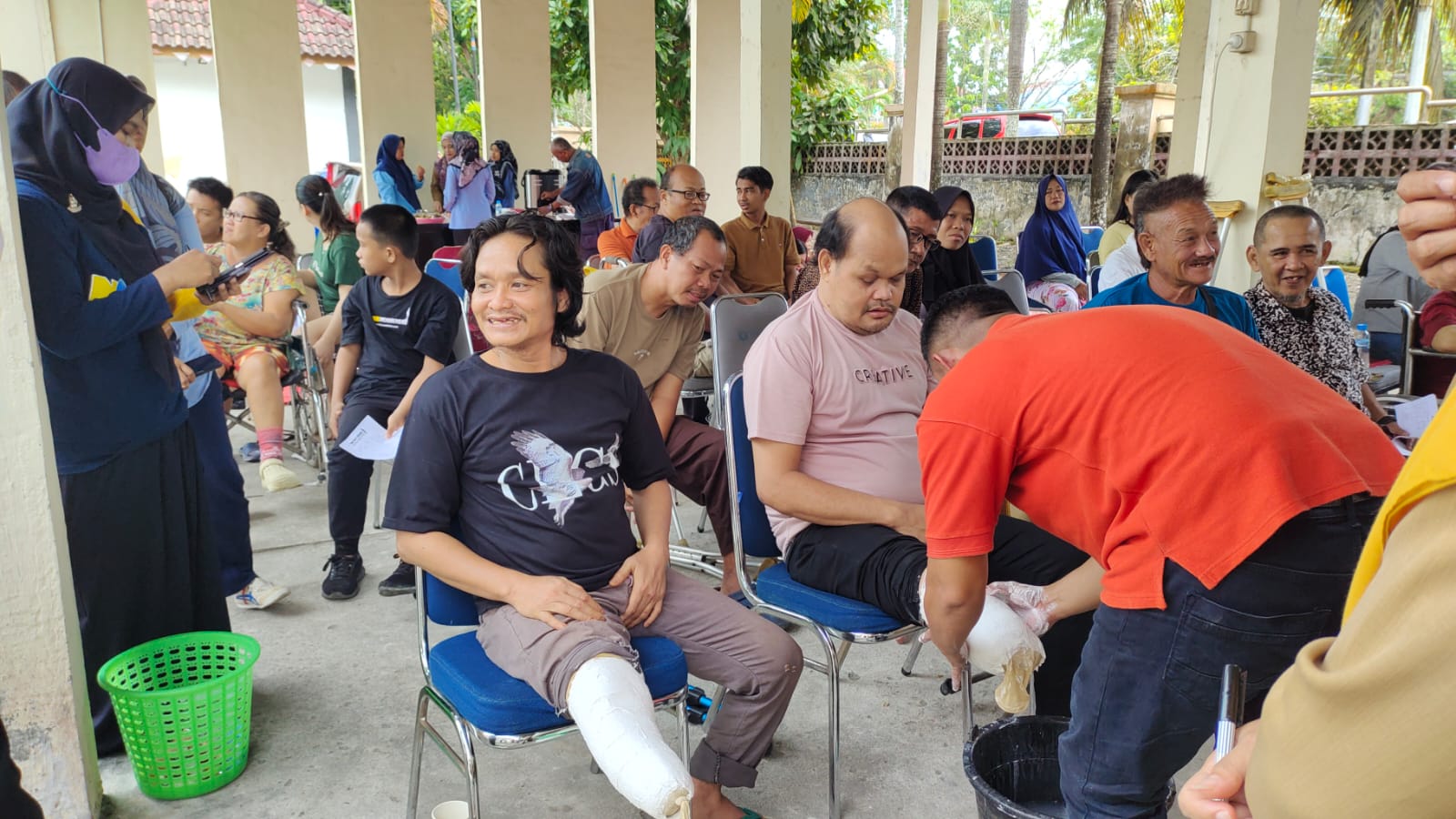 Dinsos PMD Babel, Bandara Depati Amir, dan Yayasan Kick Andy Salurkan 31 Kaki Palsu