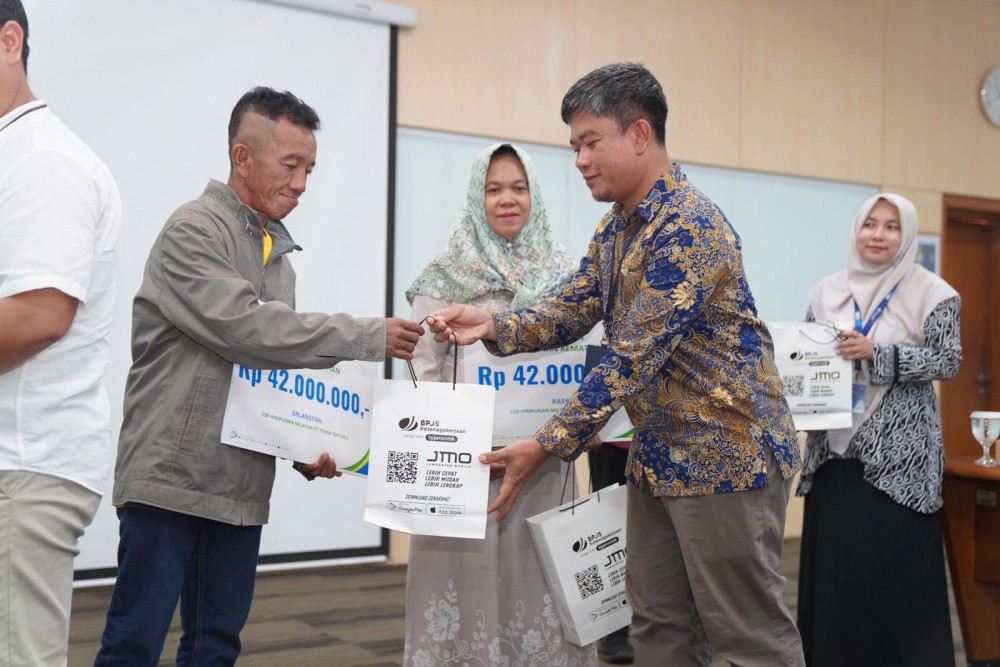 Hampir Seribu Nelayan Terima Perlindungan Jaminan Sosial BPJS Ketenagakerjaan dari PT Timah 