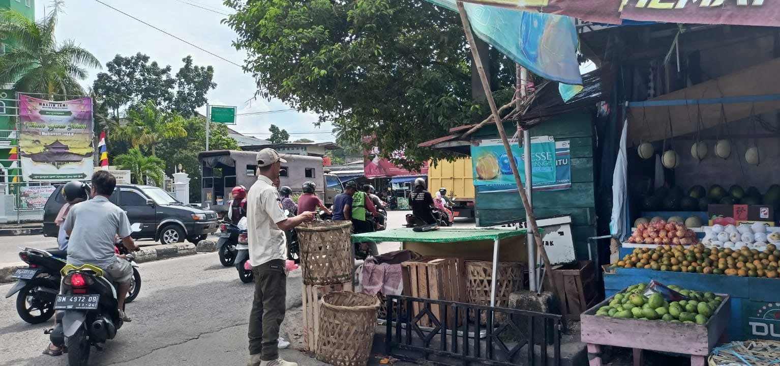 Agar Lebih Cantik, Satpol PP Babar Edukasi Penataan Lapak Bagi PKL