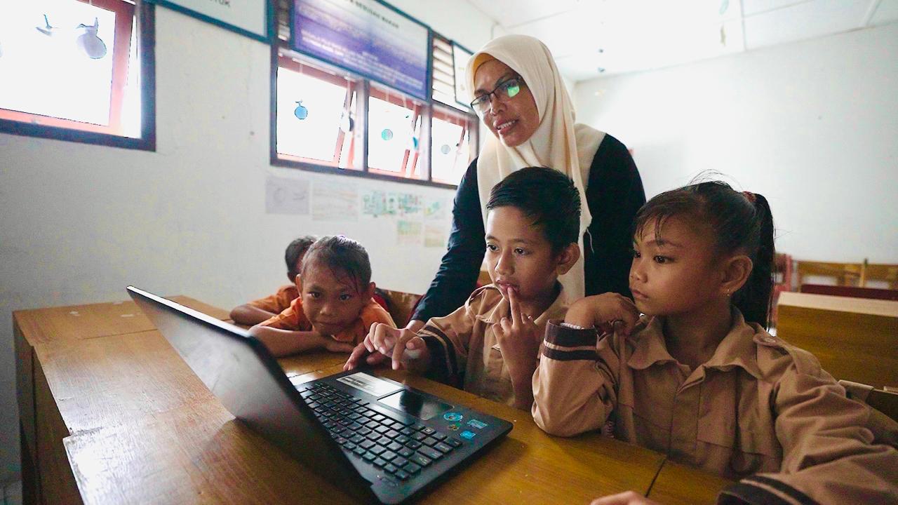 Manfaatkan Teknologi BESS, PLN Babel Tingkatkan Layanan Kelistrikan Pulau Buntar 24 Jam 