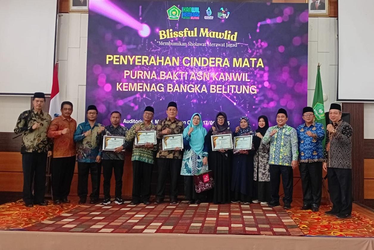 Kemenag Babel Gelar Maulid Nabi dan Beri Penghargaan Bagi Pegawai Purnabakti