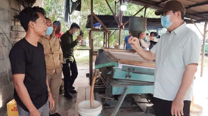 Bupati Beltim Sidak Meja Goyang di Gantung, Tegaskan Relokasi Demi Kesehatan Warga