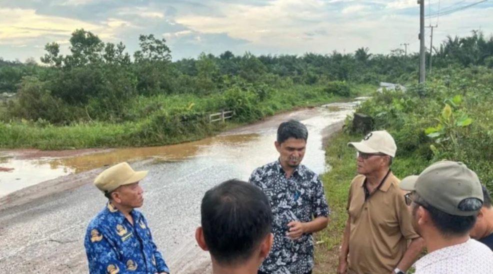 Wabup Bangka Barat pantau sejumlah ruas jalan rusak