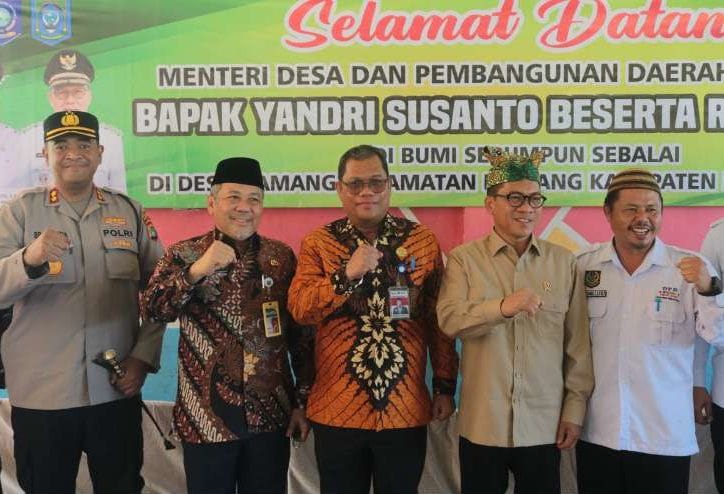 Menteri PDTT RI gembira lihat koperasi merah putih Desa Namang sudah ada unit usaha