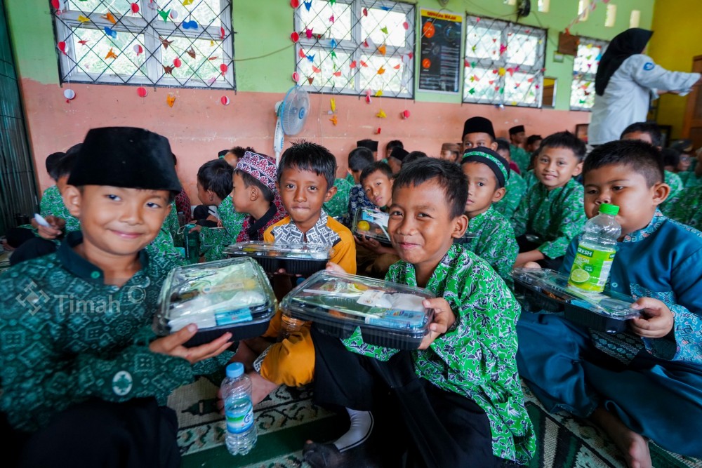 PT Timah Gelar Program Makan Bergizi di Kabupaten Bangka Tengah, Sekolah hingga Orang Tua Siswa Merasa Senang