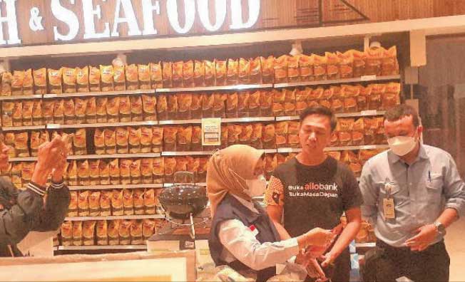 BPOM Temukan Kemasan Makanan Rusak di Transmart