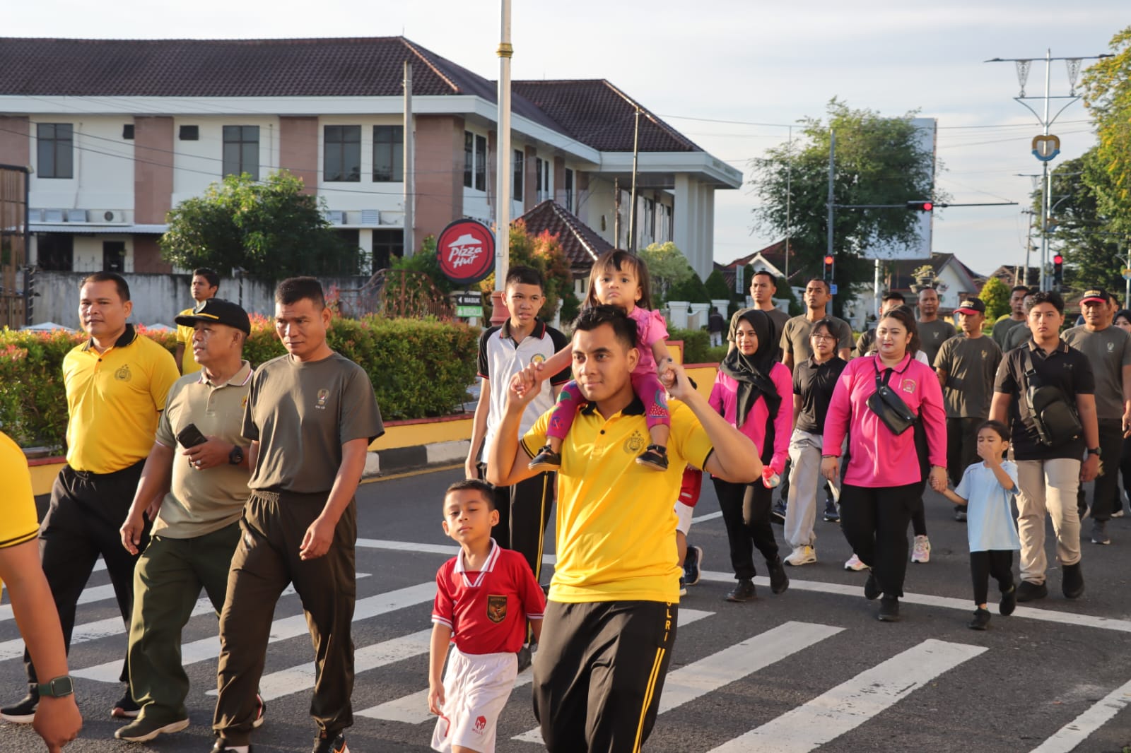 Sambut Hari Bhayangkara Polri ke-79, Polresta Pangkalpinang Gelar Jalan Sehat dan Senam Bersama