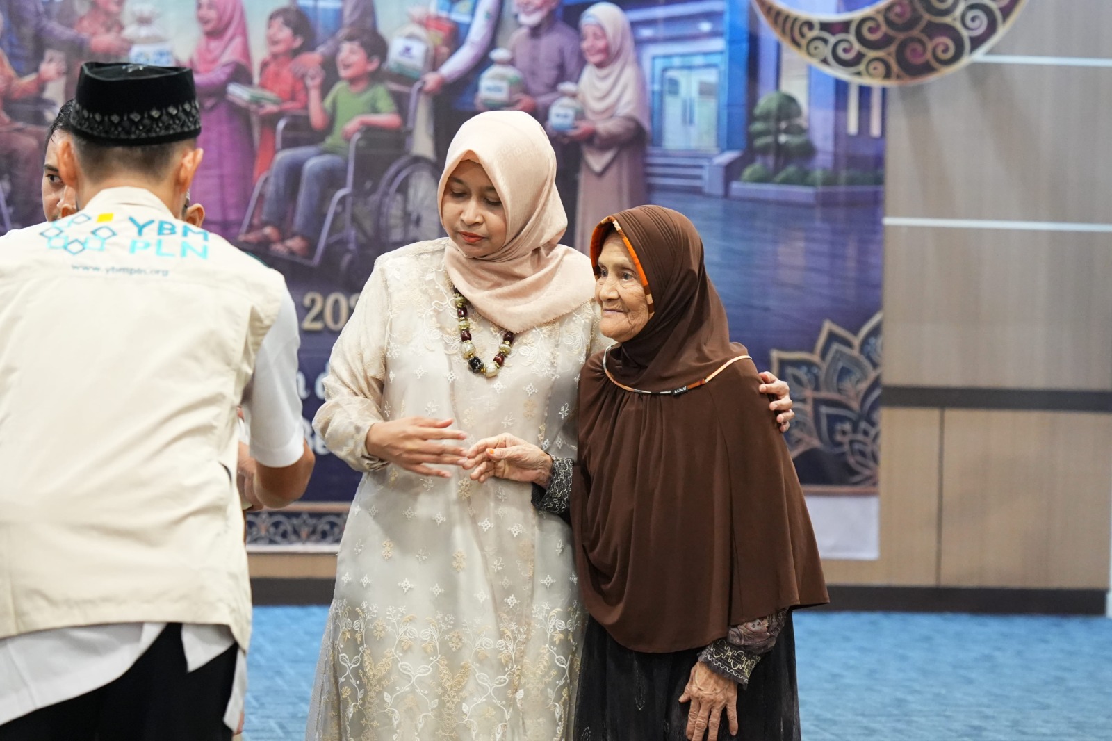 PLN Babel Gelar Buka Bersama dan Salurkan Zakat untuk Ratusan Mustahik