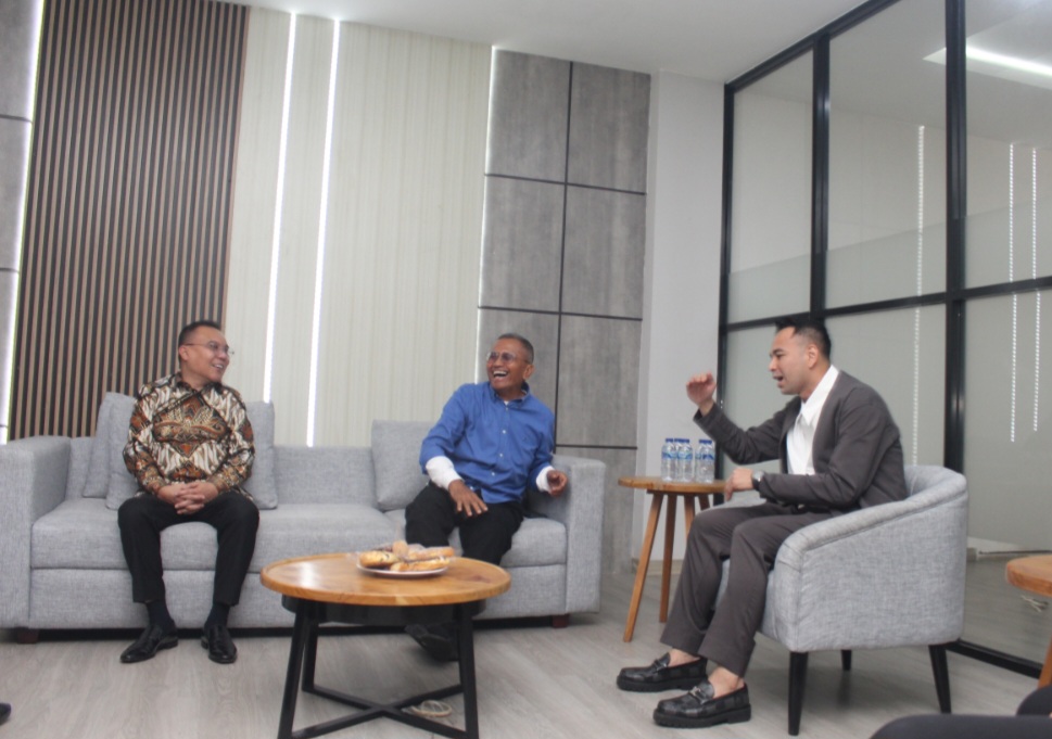 Berkunjung ke Disway, Sufmi Dasco dan Raffi Ahmad Disambut Hangat Dahlan Iskan