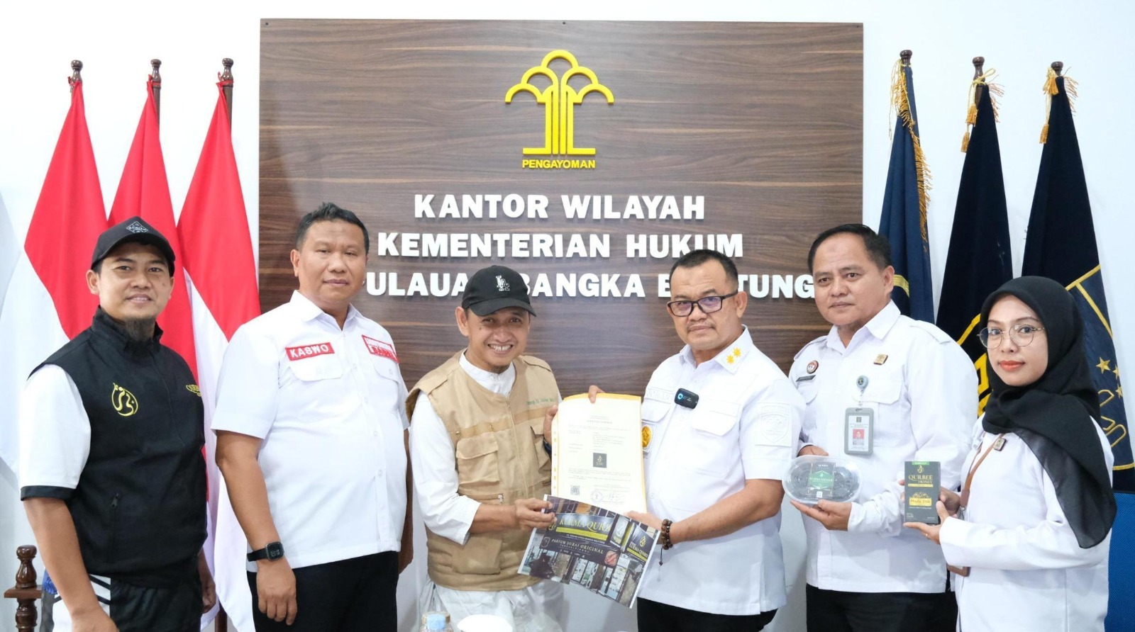 Kanwil Kemenkum Babel Serahkan Sertifikat Merek Jasa