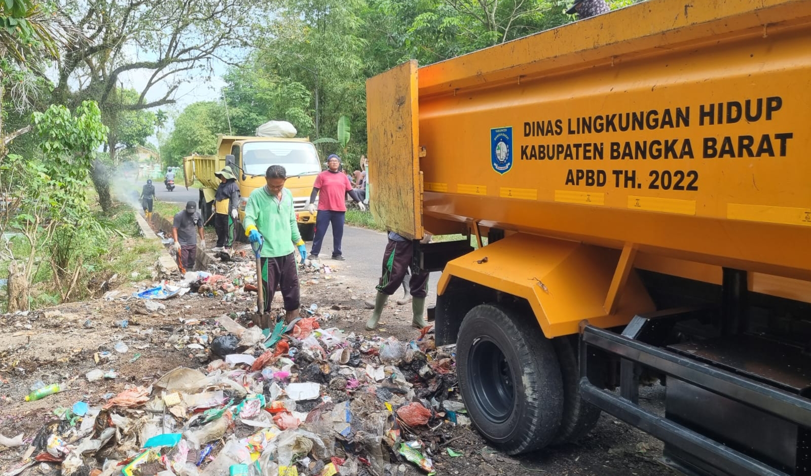 Warga Kurang Sadar, Kuburan Jadi Tempat Sampah