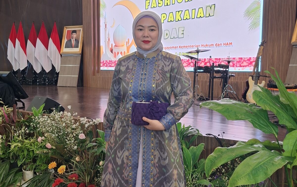Dharma Wanita Kemenkumham Babel Tampil dengan Tenun Cual di Fashion Show Ramadhan 1445 H