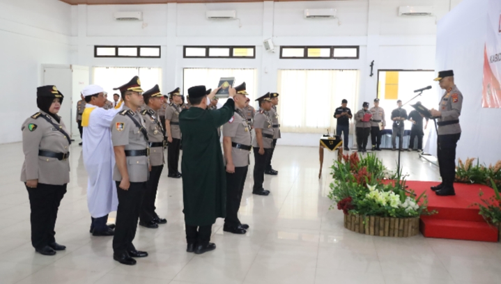 Polda Babel Gelar Sertijab Sejumlah Pejabat, Dir Lantas Hingga Kapolresta Pangkalpinang Resmi Berganti