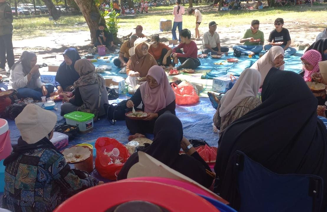 Silaturahmi Jelang Ramadan Warga Minang di Kabupaten Bangka Akrab dengan Masakan Khas Padang