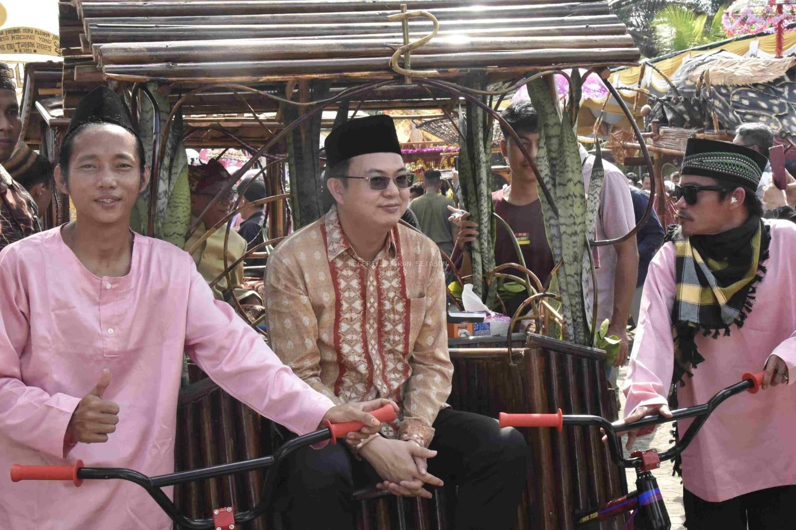 Gubernur, Bupati Dan Wabup Hadiri Pesta Adat Panggil Suku Ketapik