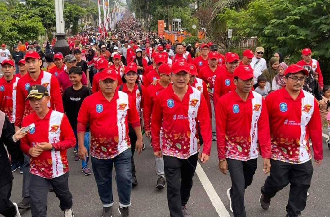 Tumpah Ruah Warga Ikut Jalan Sehat Bersama Rudianto Tjen