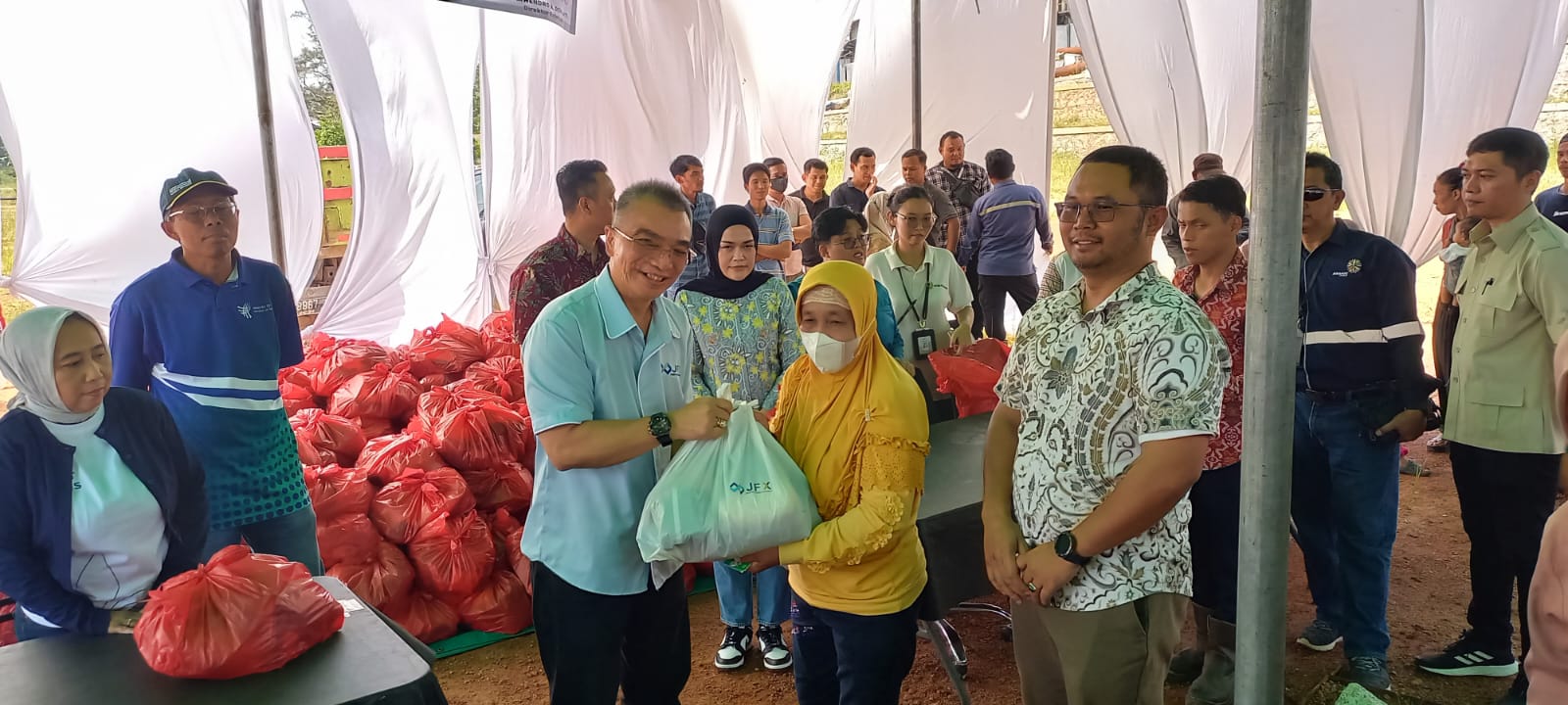 JFX-Arsari Tambang PT MSP Kolaborasi, Gelar Pasar Murah Berkah, Bagi-bagi Paket Sembako