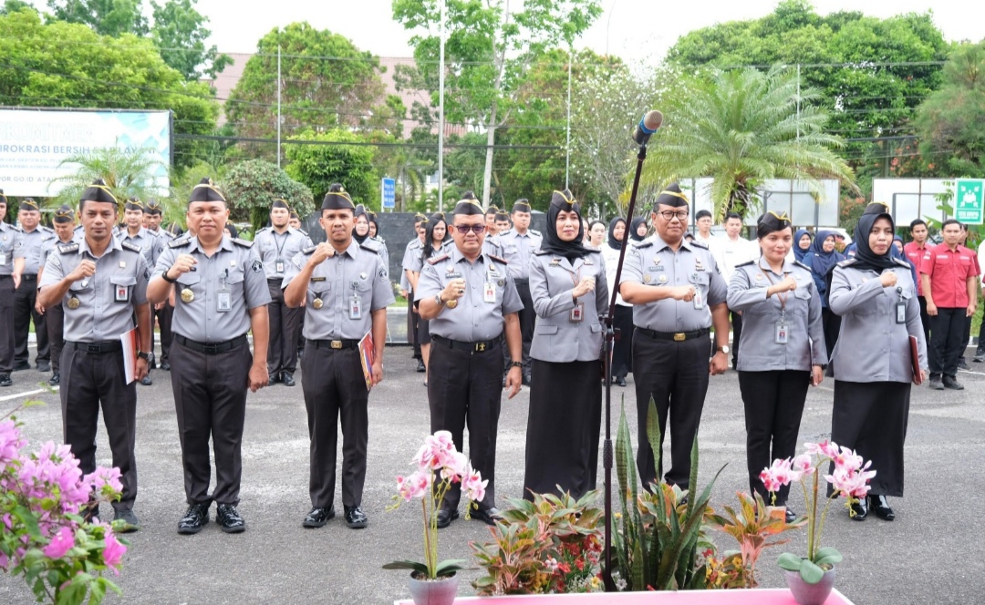 Kanwil Kemenkum Babel Gelar Apel Pagi dan Penghargaan Pegawai Teladan Triwulan III