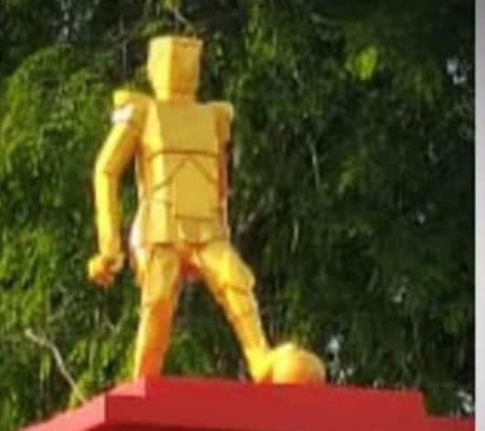 Tugu Bola Mirip Robot Transformers, Netizen Basel Protes 