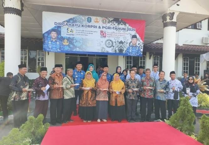Pemkab Bangka Apresiasi Guru dan ASN di HGN dan HUT Korpri 2025