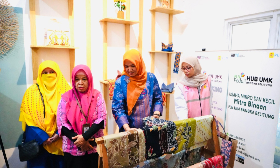 PLN Bangka Belitung Serahkan Bantuan Alat Produksi dan Sertifikat Halal untuk UMK Binaan