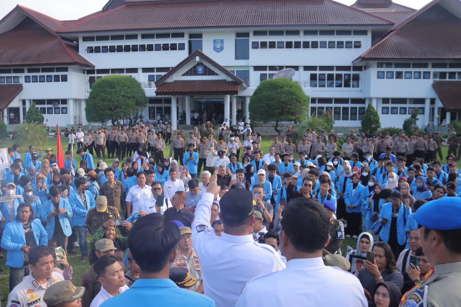 Gubernur Hidayat Arsani Terima Aspirasi Mahasiswa UBB, Tegaskan Komitmen Benahi Babel