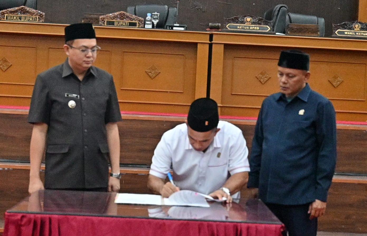 DPRD Babar Terbitkan 38 Rekomendasi LKPJ Bupati 2025, Soroti Defisit Hingga Stunting