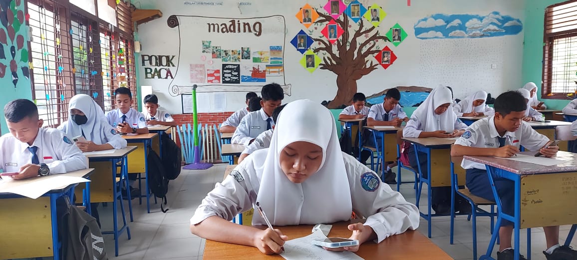 Hemat Kertas dan Manfaatkan Teknologi, PTS di SMPN 2 Sungaiselan Gunakan Android