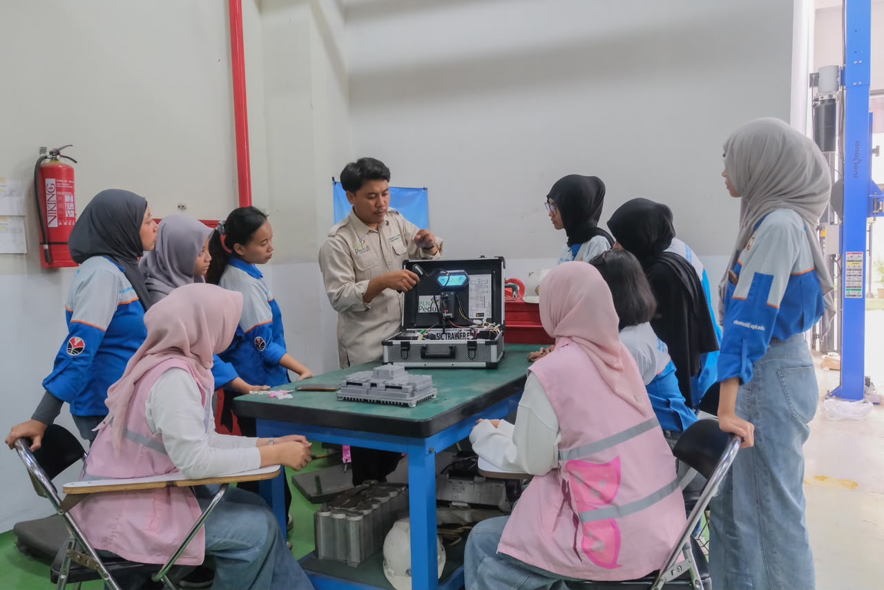 Srikandi PLN Ajak Generasi Muda Kenal Lebih Dekat Dunia Energi