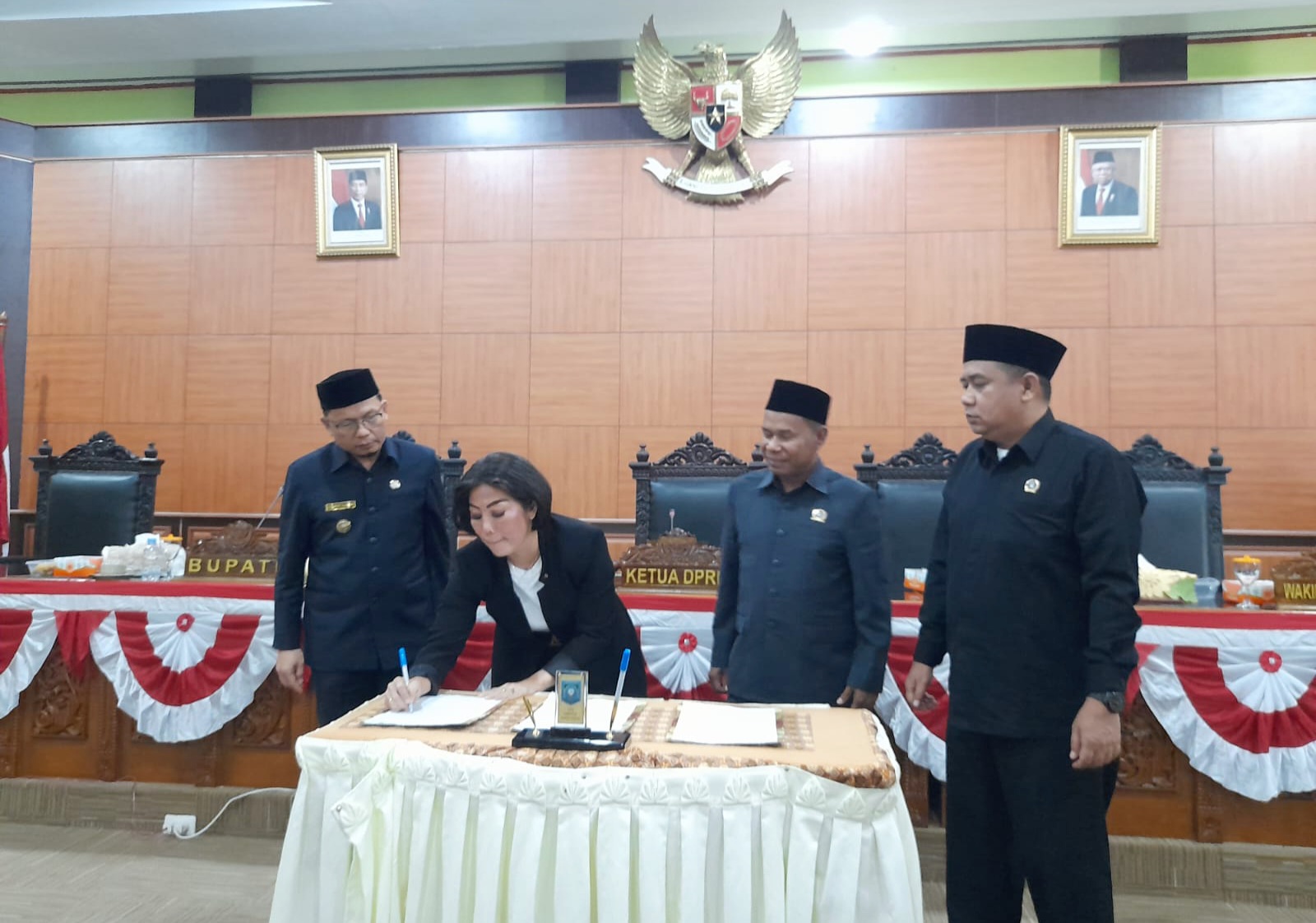 Seluruh Fraksi Setuju, Raperda APBD 2024 Bangka Tengah Disahkan