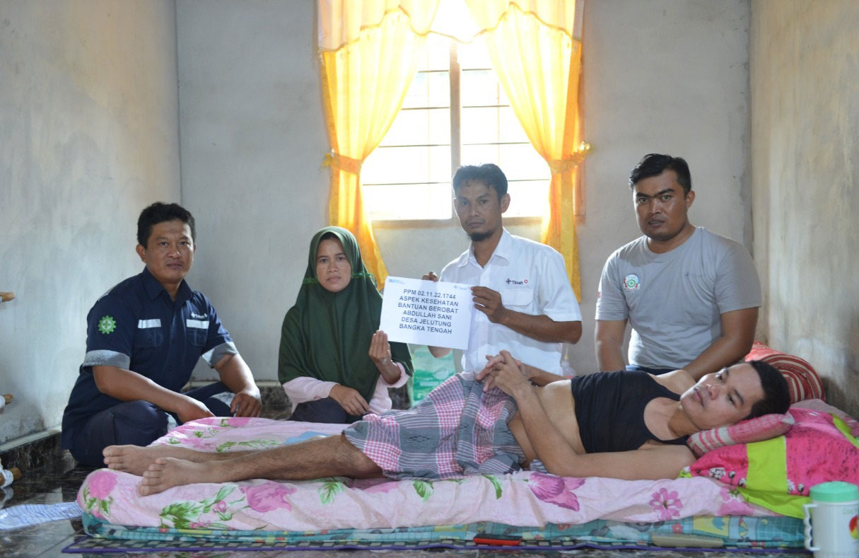 Jatuh Saat Bekerja, PT Timah Tbk Bantu Biaya Pengobatan untuk Warga Bangka Tengah