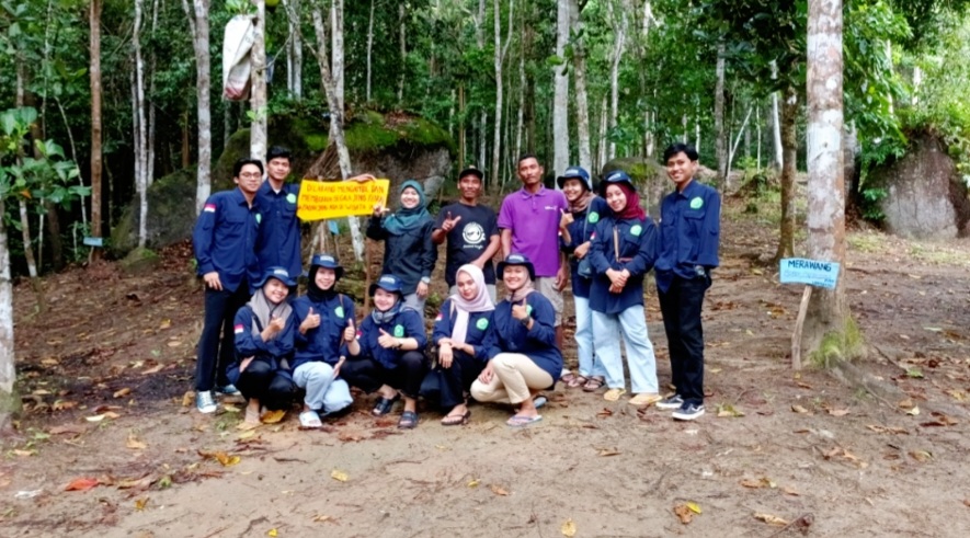 Kolaborasi Tim KKN Unmuh Babel dan LPHD Kembangkan Fasilitas Air Terjun C2