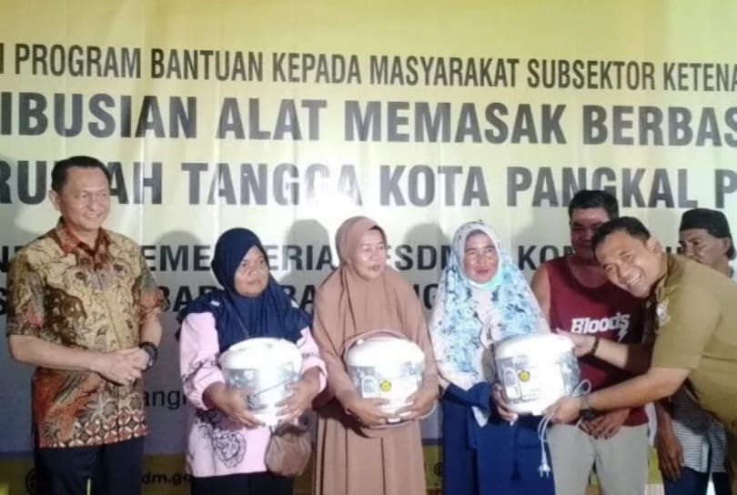 BPJ Salurkan Bantuan Alat Masak Listrik ke Warga Pangkalpinang 