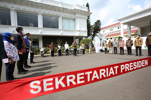 Dukung Transisi Energi Bersih, PLN Serahkan Sertifikat Energi Terbarukan untuk 5 Istana Kepresidenan