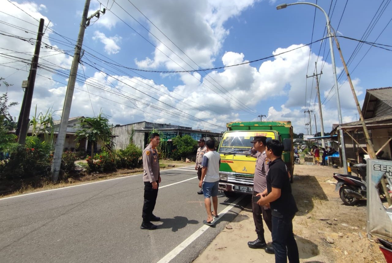 Hendak Menyeberang, Siswa SD Tewas Tertabrak Truk di Jalan Simpang Katis