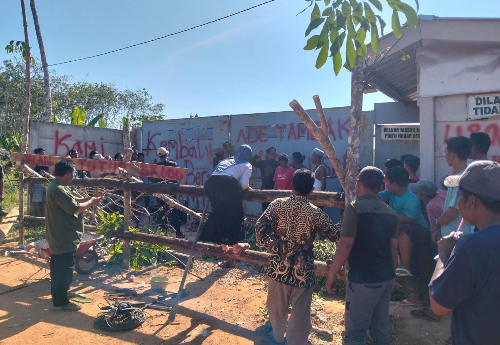 Warga Dusun 4 Desa Rajik Protes ke Tambak Udang, Diduga Air Bersih Warga Tercemar