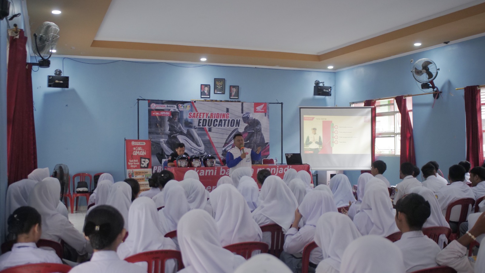 Generasi Muda #Cari_Aman: Honda Babel Ajak Siswa SMKN 3 Tanjungpandan Jadi Pelopor Keselamatan di Jalan Raya