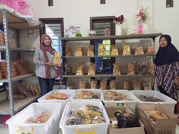 Usaha Keripik Primadona Milik Rini Kian Sukses Setelah Jadi Mitra Binaan PT Timah Tbk