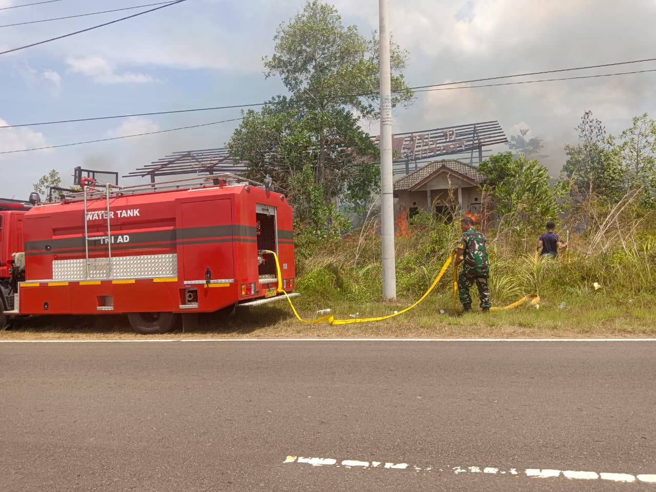 Lahan di Bikang Terbakar, Damkar dan Kodim Basel Respon Cepat Padamkan Api 