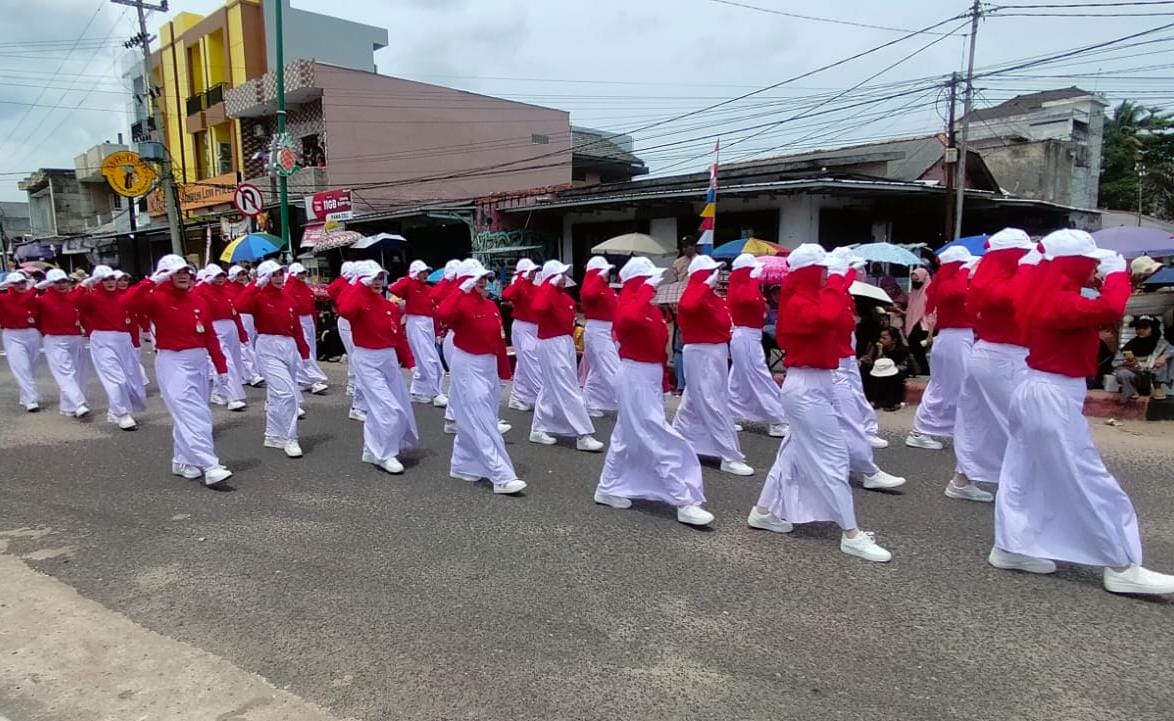 Ratusan Pelajar Di Kabupaten Basel Ikuti Pawai Baris Indah, Segini Total Pesertanya 