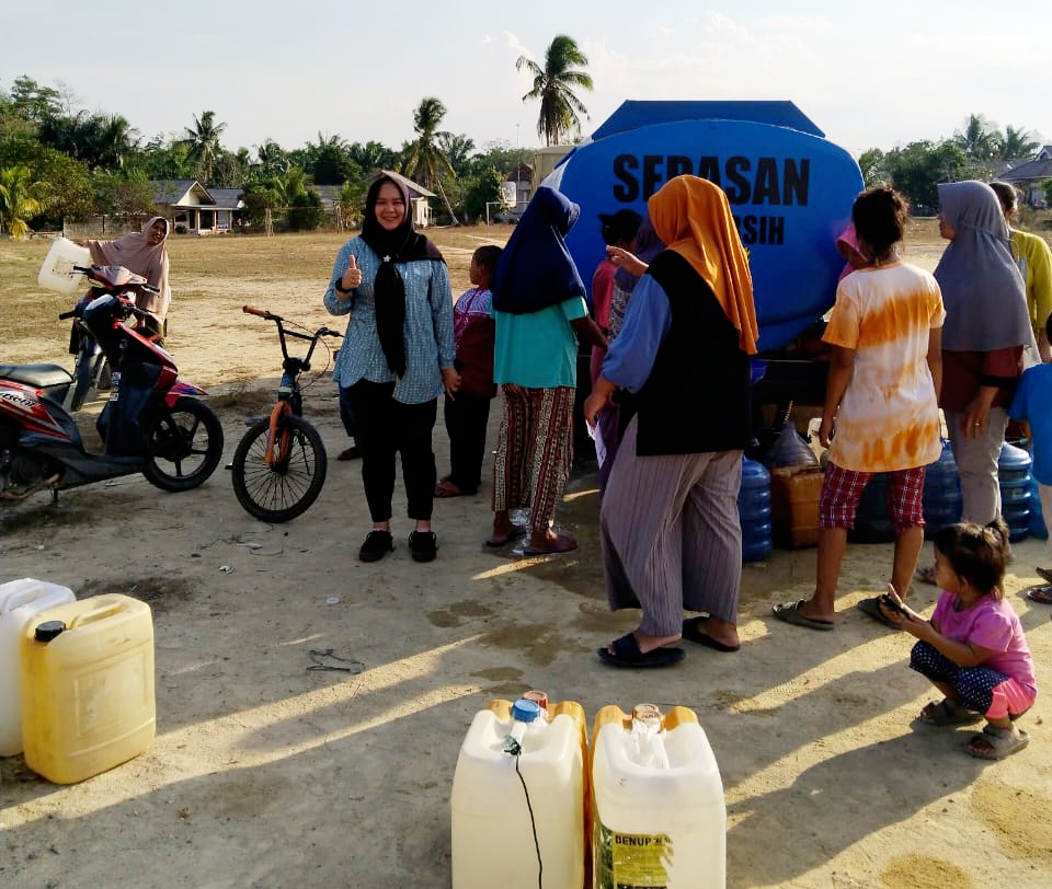 Honda Daya Sungailiat Salurkan Air Bersih ke Desa Cit 