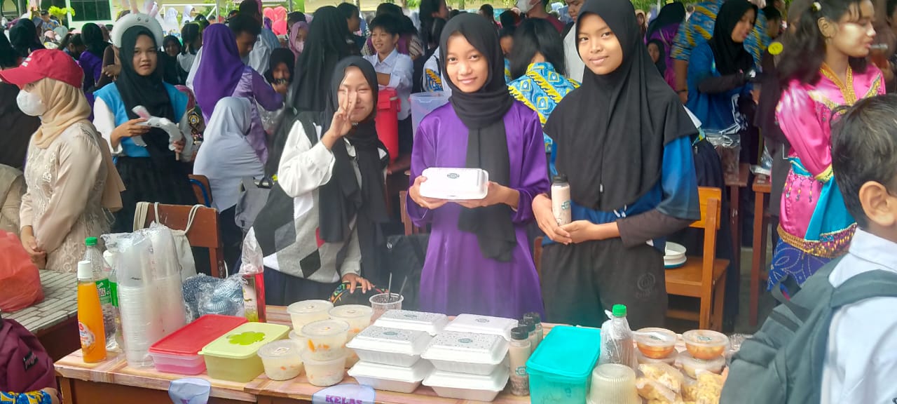 SMP 2 Sungailiat Kembangkan Kreativitas Siswa Melalui Bazar dan Pentas Seni