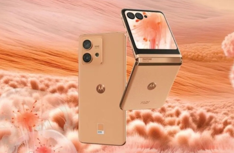 Lucunya Dua Ponsel Warga Peach Fuzz dari Motorola Ini