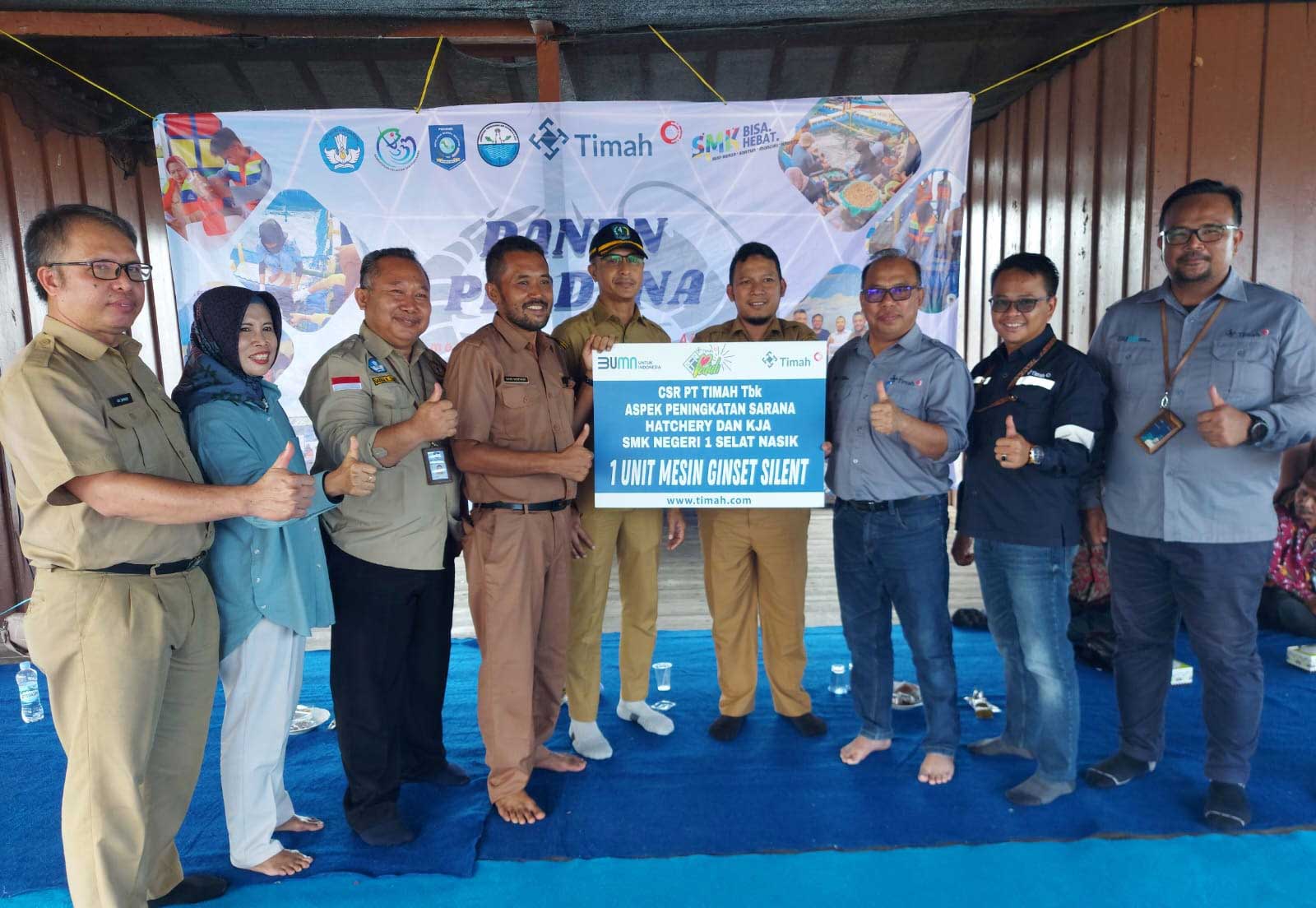 Dukung Program Perikanan Payau dan Laut SMKN 1 Selat Nasik, PT Timah Tbk Serahkan Genset