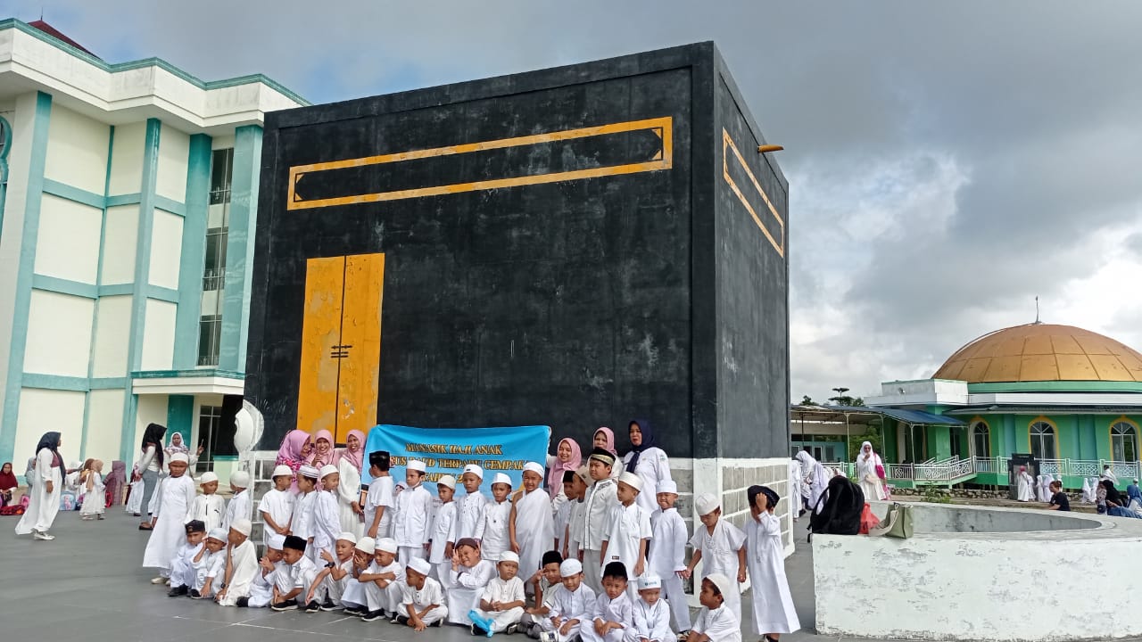 Gugus Cempaka Gabek II Ajak Siswa PAUD Manasik di Asrama Haji Babel 