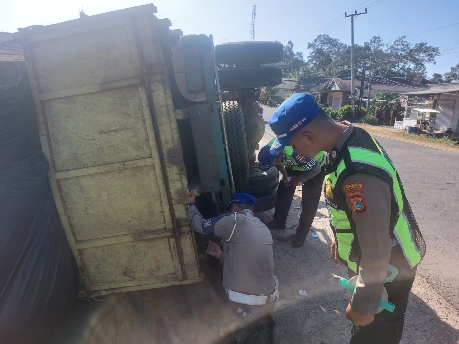 Begini Kronologi Truk Muatan Beras Gagal Menanjak, Hingga Hantam Pengendara Motor