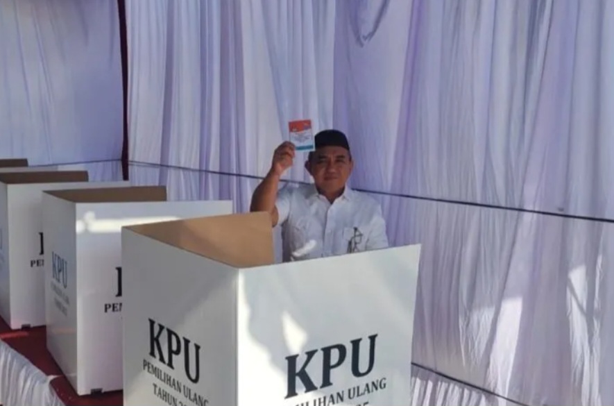 Nyoblos di TPS 5 Selindung, Molen: Auranya Beda